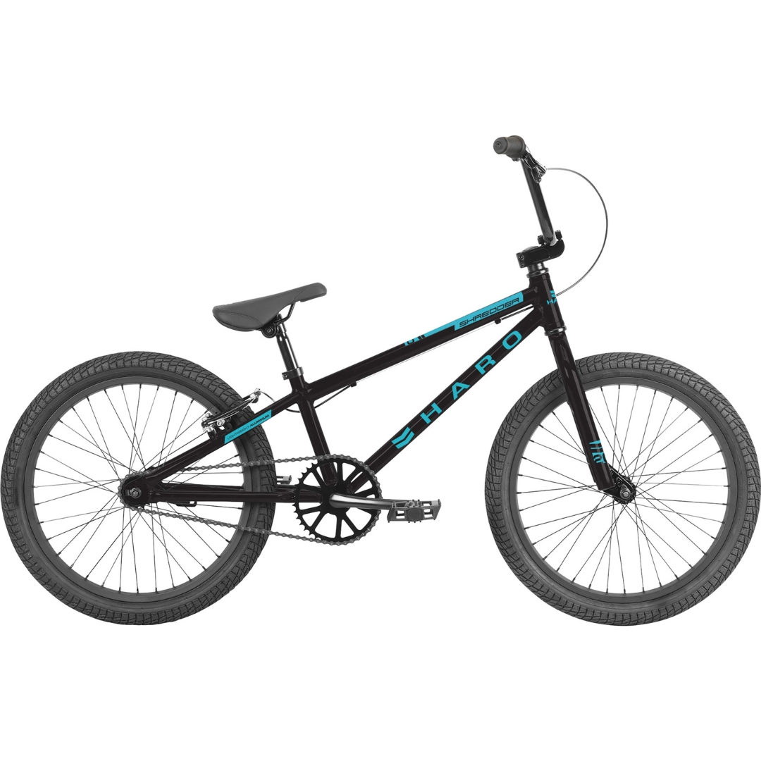 VÉLO BMX POUR ENFANT HARO BIKES SHREDDER 20 couleur noir mat vu du profi ldroit du vélo noir mat lettré turquoise